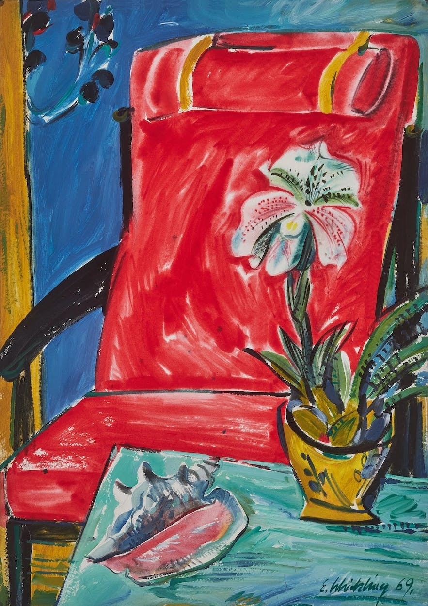 Roter Stuhl mit Lilie
