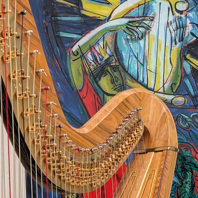 „Auch der Gesang kaum darf es enthüllen“
Musikalische Beziehungen im Werk von Erich Schickling
Sonderausstellung im Förderprojekt des Kulturfonds Bayern bis 27.09.2026
Mo-Fr 14-17 Uhr, So 10-12 Uhr
und nach Vereinbarung
#erichschickling #schicklingstiftung #erichschicklingstiftung #ottobeuren #günztal #kunststiftung #architektur #philosophie #mythologie #natur #allgaeutourist #religion #kunst #malerei #mystik #theologie #dichtung #veranstaltungen #konzerte #hinterglasmalerei #glasmalerei #glasfenster #dichtung
